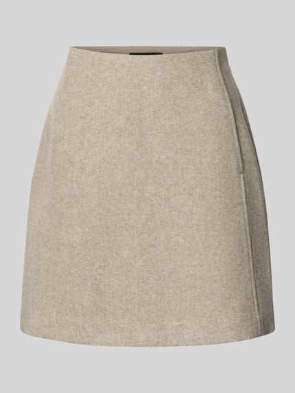 Produktfoto, beiger ausgestellter Mini-Rock mit sichtbarer Nahtstruktur, Modell 'FORTUNEALLISON' von VERO MODA, Damen Mini-Rock