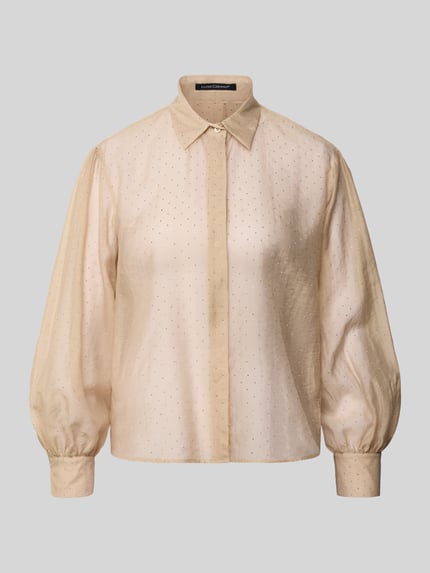 Produktfoto, Hemdbluse mit Raffungen von Luisa Cerano, Lyocell-Mix, lockerer Schnitt, semitransparente Optik, Hemdblusenkragen, verdeckte Knopfleiste, beige Farbton, feine Punkt-Struktur, lange Ärmel, Rückenlänge 64 cm, Ärmellänge 60 cm.