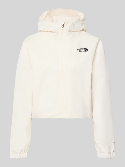 Produktfoto, Cropped Jacke mit Logo und Reißverschluss von The North Face in licht beige, met capuchon, ritssluiting, logo, ruglengte maat S 58 cm, schouderbreedte 54 cm, borstwijdte 50 cm, mouwlengte 56 cm, glad materiaal, rechte vormen