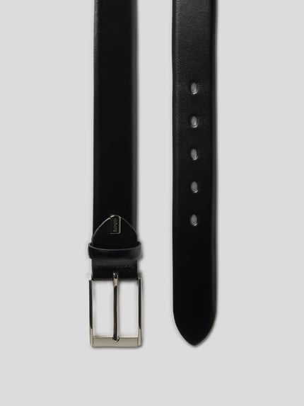 Produktfoto, Gürtel mit Dornschließe von Lloyd Men's Belts aus schwarzem Echtleder mit Label-Detail, klassische Passform, glatte Textur.