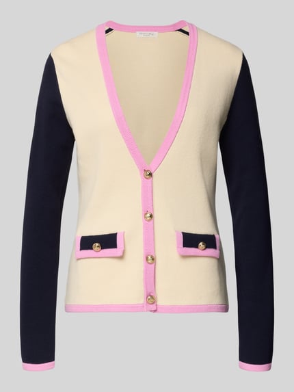 Produktfoto, Regular Fit Cardigan aus reiner Baumwolle von Christian Berg Woman, wollweiß mit dunkelblauen Ärmeln, rosa Details, Strick-Optik, goldfarbene Zierknöpfe, V-Ausschnitt, durchgehende Knopfleiste, reine Baumwolle, Rückenlänge 60 cm, Ärmellänge 64 cm