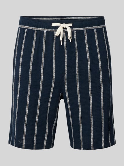 Produktfoto, Regular Fit Shorts mit Tunnelzug von Jack & Jones, szorty z bawełny, krój regular fit, tunel, kieszeń z tyłu, szerokość w rozmiarze M: 44 cm, długość wewnętrzna nogawki w rozmiarze M: 20 cm, granatowy kolor z białymi pionowymi paskami, wyrazista struktura