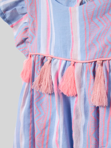 Produktfoto, Regular Fit Kleid mit Zierbesatz von Happy Girls, bawełniany miks, niebiesko-różowe paski, różowe frędzle, krój regular fit