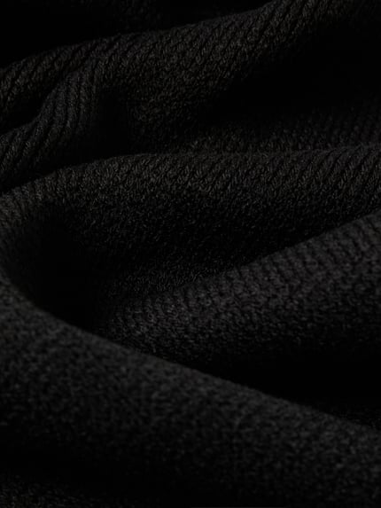Produktfoto, Set aus Schal und Mütze mit Geschenkbox von bugatti, Feinstrick, schwarze Farbe, weiche Textur, klassischer Stil, Geschenkset