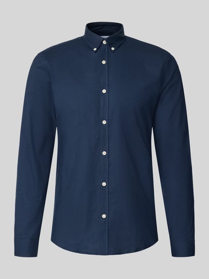Produktfoto, Regular Fit Freizeithemd aus Baumwoll-Mix Modell 'Oxford' von Lindbergh in Dunkelblau mit weißen Knöpfen, glatte Textur