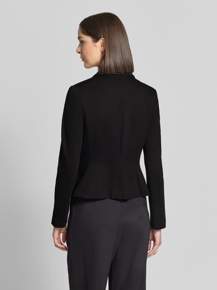 Frauenmodel trägt Slim Fit Blazer aus Viskose-Mix mit Reverskragen von Christian Berg Woman Selection, schwarz, Rückenansicht, Ganzkörperansicht Rückansicht.