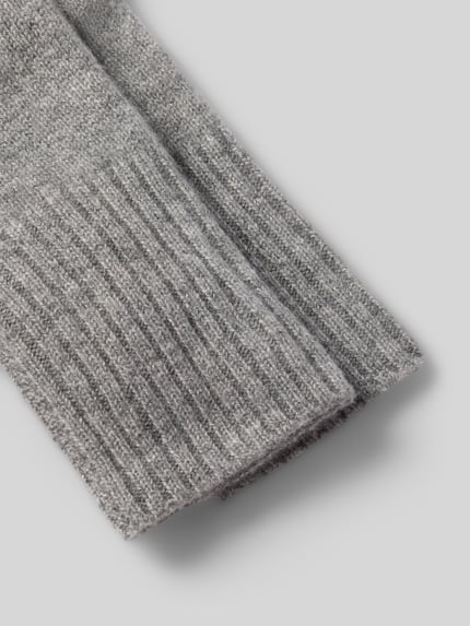 Produktfoto, Handschuhe aus reinem Kaschmir von Seeberger, graue Strick-Optik, elastisches Rippbündchen, weiche Textur