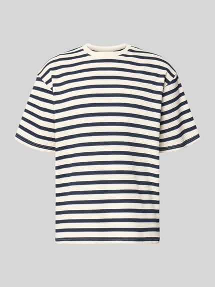 Produktfoto, Oversized T-Shirt mit Rundhalsausschnitt Modell 'Gael' von Redefined Rebel, navy-weiße Streifen, Elastischer-Material-Mix, Oversized-Fit, Rückenlänge bei Größe M: 75 cm.