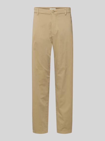 Produktfoto, Stoffhose mit Gesäßtaschen von Casual Friday in Beige, glatte Oberfläche, gerader Schnitt, klassische Taschenanordnung