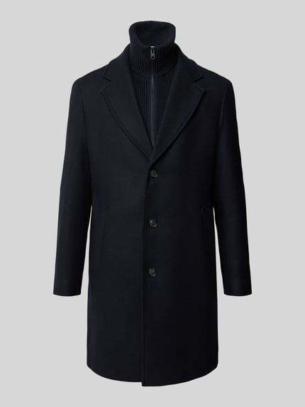 Produktfoto, dunkelblauer Mantel aus Woll-Mix Modell 'Arrow' von CINQUE, Stehkragen, Knopfleiste, Slim Fit, glatte Struktur, klare Linien