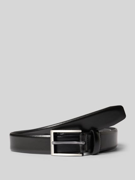 Produktfoto, Gürtel aus Leder mit Dornschließe von bugatti in Schwarz, klassische Form, 3 cm breit, silberne Metallschließe, glatte Textur