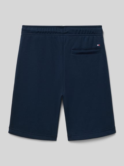 Produktfoto, Regular Fit Sweatshorts aus Baumwoll-Mix von Tommy Hilfiger Teens in Optik: Unifarben mit Gesäßtasche, Materialverarbeitung: Sweat, Baumwolle-Mix