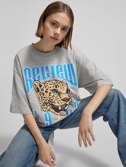 REVIEW Oversized T-Shirt mit Viskose-Anteil und Label-Print Hellgrau Melange 3