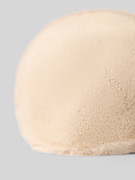 Produktfoto, Basecap aus Kunstfell von Kurt Beines, beige Farbe, weiche Textur, verstärkter Schirm, verstellbarer Verschluss, damska