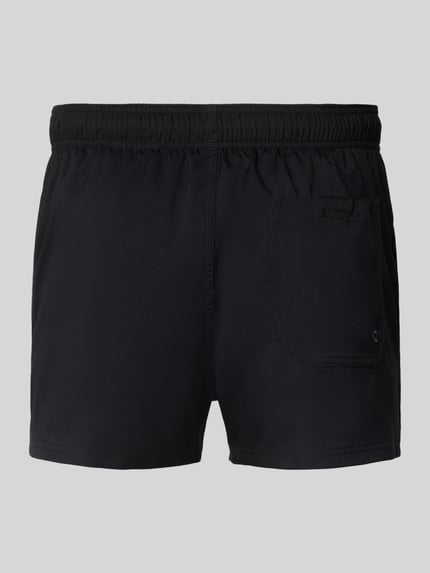 Produktfoto, Badehose mit Seitentaschen und Klettverschlusstasche hinten von PUMA in Schwarz, elastischer Bund, Regular Fit, strukturierte Oberfläche