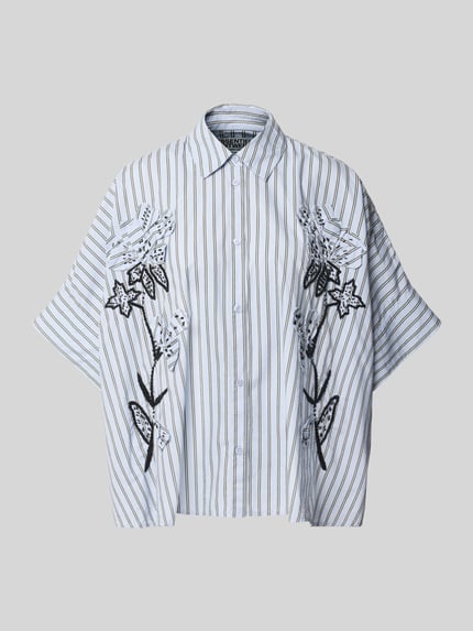 Productfoto, Oversized Kurzarmbluse aus reiner Baumwolle Modell 'JONKOE' van Essentiel Antwerp met strepen en bloemdetails