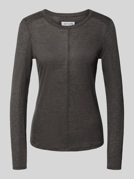 Produktfoto, Longsleeve in semi-transparenter Optik von MYON, grau, feine Textur, taillierter Schnitt, Rundhalsausschnitt, Ziernaht, Lyocell-Mix mit Woll-Anteil, Rückenlänge 61 cm in Größe 36.