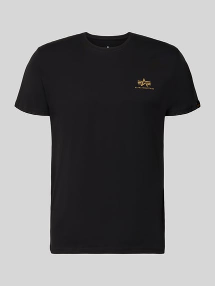 Produktfoto, T-Shirt aus Baumwolle von Alpha Industries, czarny kolor, prosty krój, okrągły dekolt, detal z logo, bawełna, długość tyłu w rozmiarze M: 67 cm