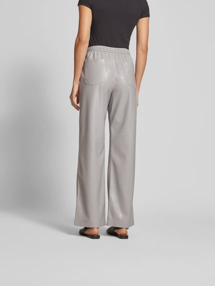 Nanushka relaxed fit stoffen broek in leerlook Lichtgrijs - 5