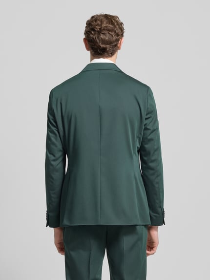 Männermodel draagt Regular Fit Sakko aus Satin van MCNEAL in donkergroen met reverskraag, ruglengte 73 cm, schouderbreedte 45 cm, mouwlengte 62 cm, Ganzkörperansicht Rückansicht.
