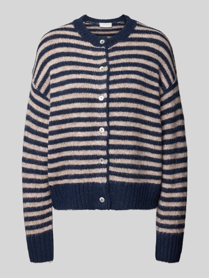 Produktfoto, Relaxed Fit Strickjacke aus elastischem Woll-Mix Modell 'Isana' von Neo Noir, Wzór w paski, elastyczna mieszanka wełny, krój relaxed fit, listwa guzikowa, długość tyłu w rozmiarze 36: 58 cm, długość rękawów w rozmiarze 36: 55 cm.