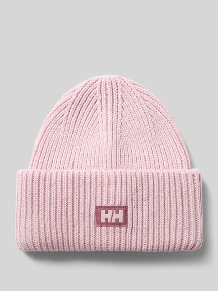 Produktfoto, Beanie in Strick-Optik mit Logo-Patch von Helly Hansen in Rosa mit fixiertem Bund und sichtbarem Strukturmuster.