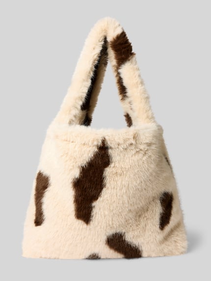 Produktfoto, Mom Bag aus Kunstfell mit Allover-Animal-Print von STUDIO NOOS, cremefarben mit braunen Flecken, offenes Hauptfach, Tragehenkel, Maße 55 cm Breite, 40 cm Länge, 10 cm Tiefe, Schulterriemen 70 cm.