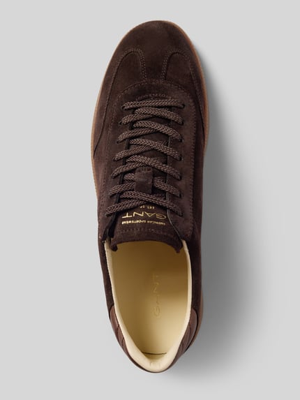 Productfoto, bruine sneakers van rundleer model 'Cuzmo' van GANT, Heren Sneaker van GANT, donkere suède look, zicht van boven