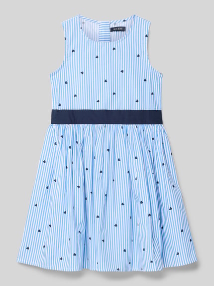 Produktfoto, Regular Fit Kleid im ärmellosen Design von Blue Seven aus bawełna, okrągły dekolt, wszyty zamek błyskawiczny, krój bez rękawów, plisy, długość tyłu w rozmiarze 116: 67 cm, niebieski z prążkami