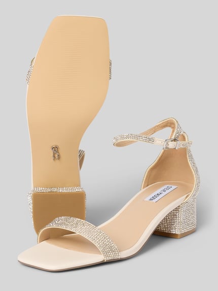 Produktfoto, Sandalette mit Strasssteinbesatz Modell 'Gena' von Steve Madden, eckige Form, Blockabsatz, glatte Sohle, beige, silber glänzend