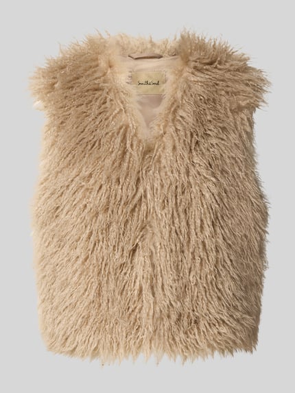 Produktfoto, Weste mit V-Ausschnitt und verdecktem Verschluss von Smith and Soul, beige Faux Fur, gerader Schnitt, weiche Textur