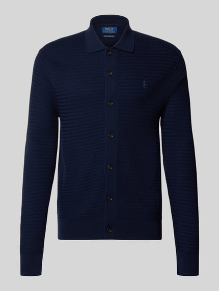 Produktfoto, dunkelblaue Regular Fit Strickjacke aus reiner Wolle von Polo Ralph Lauren, feine Struktur, klassische Knopfleiste.