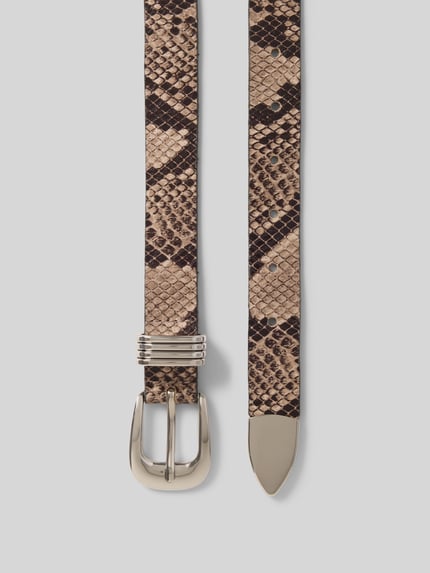 Produktfoto, Gürtel aus echtem Leder in Schlangen-Optik von Vanzetti, beige-braune Töne, schmale Form, strukturierte Oberfläche, silberne Dornschließe, Breite 2 cm, spitze Passform