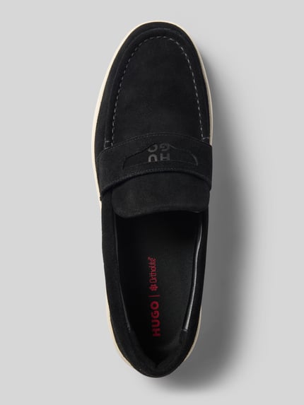 Produktfoto, czarne loafersy z naturalnej skóry bydlęcej model 'Lyde_mocc_sd' od HUGO, widoczne faktury zamszu, widok z góry, Herren Loafer von HUGO