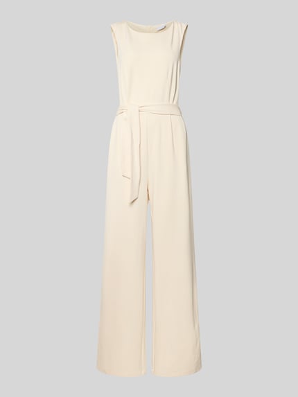 Produktfoto, Jumpsuit aus Viskose-Mix mit Bindegürtel von Jake*s Collection in Creme, Regular-Fit, Rundhalsausschnitt, Stretch-Anteil, glatte Textur, Rückenlänge 40 cm, Brustweite 30 cm, Gesamtlänge 150 cm, Innenbeinlänge 80 cm, Damen Jumpsuit