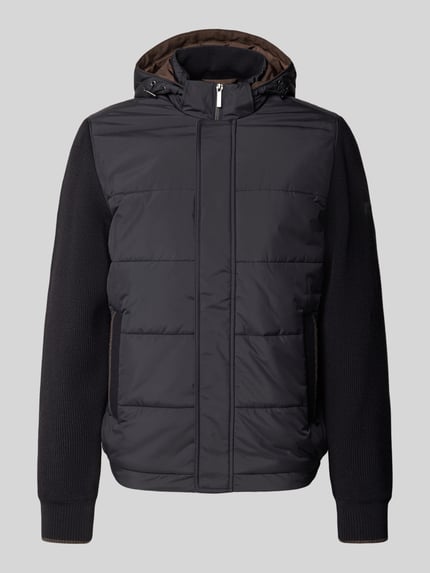 Produktfoto, Strickjacke mit Steppnähten und Kapuze von bugatti, Mieszanka materiałów z dodatkiem wełny, krój regular fit, pikowanie, kaptur z tunelem, zamek błyskawiczny ukryty, wpuszczane kieszenie, długość tyłu w rozmiarze M: 71 cm, długość rękawów w rozmiarze M: 69 cm
