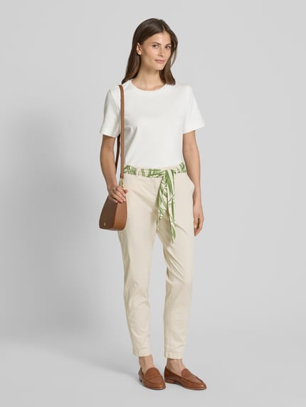 Christian Berg Woman Slim Fit Chino mit Bindegürtel Ecru 1