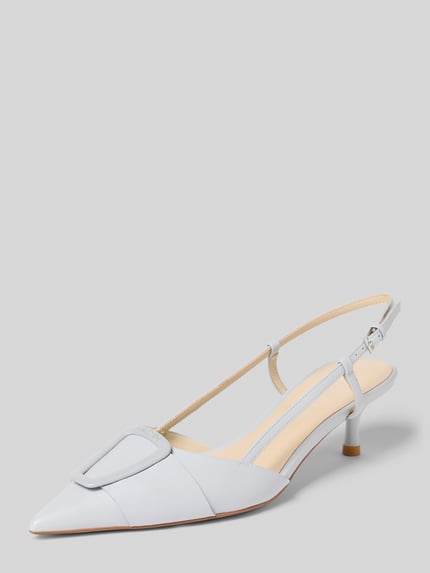 Produktfoto, Pumps aus echtem Leder mit Logo-Detail von Marc Cain Bags & Shoes in Hellgrau, spitze Passform, Zierbesatz, offene Ferse, glatte Sohle, Absatzhöhe 5 cm, Schaftweite 6 cm, elegantes, minimalistisches Design