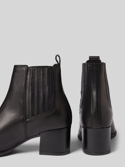 Productfoto, Stiefeletten aus echtem Leder van Copenhagen voor dames, zwart leer met afgeronde pasvorm, blokhak, structuurzool, hakhoogte maat 40: 6 cm, schachthoogte maat 40: 13 cm, schachtbreedte maat 40: 10 cm