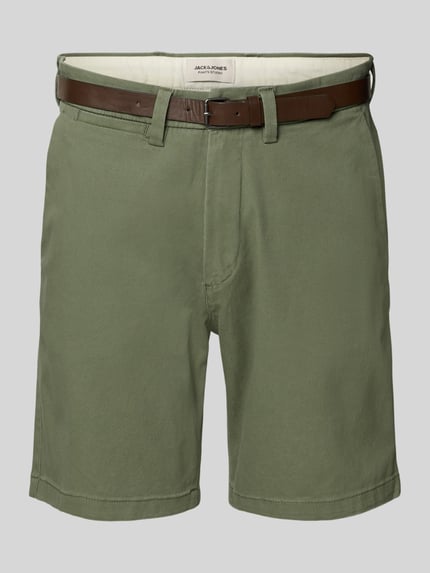 Produktfoto, Straight Fit Shorts mit abnehmbarem Gürtel Modell 'Adam' von Jack & Jones aus Baumwoll-Mix in Oliv mit Eingriff- und Gesäßtaschen, Knopf- und Reißverschluss, Bundweite 40 cm, Innenbeinlänge 19 cm.