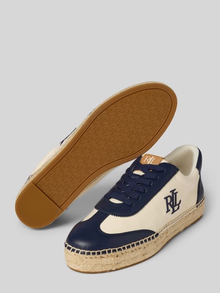 Produktfoto, Sneaker aus Leder-Textil-Mix Modell 'LUIZE' van Lauren Ralph Lauren, afgeronde punt, vetersluiting, logo, hakhoogte 3 cm, schachthoogte 8 cm, schachtbreedte 7 cm.
