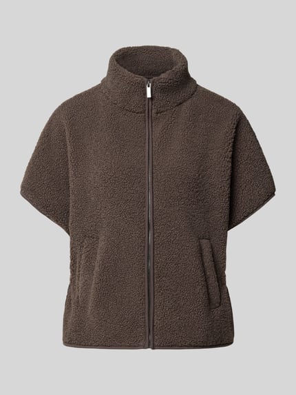 Produktfoto, braune Weste aus Teddyfell Modell 'Ukara' von someday, relaxed fit, Stehkragen, Reißverschluss, Eingrifftaschen, strukturierte Oberfläche
