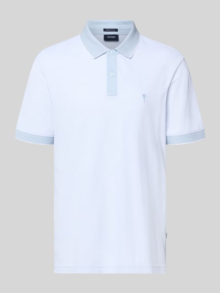 Produktfoto, Regular Fit Poloshirt mit Label-Stitching Modell 'Percyco' von JOOP! Collection, reine Baumwolle in Hellblau und Weiß, feine Piqué-Textur, klassische Knopfleiste, Rückenlänge 70 cm bei Größe M.
