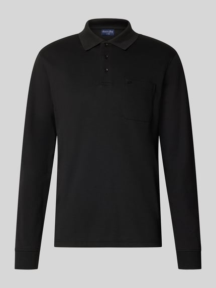 Produktfoto, Regular Fit Poloshirt mit Baumwoll-Anteil von Christian Berg Men in Schwarz, Langarm, Brusttasche, glatte Textur, neutraler Hintergrund