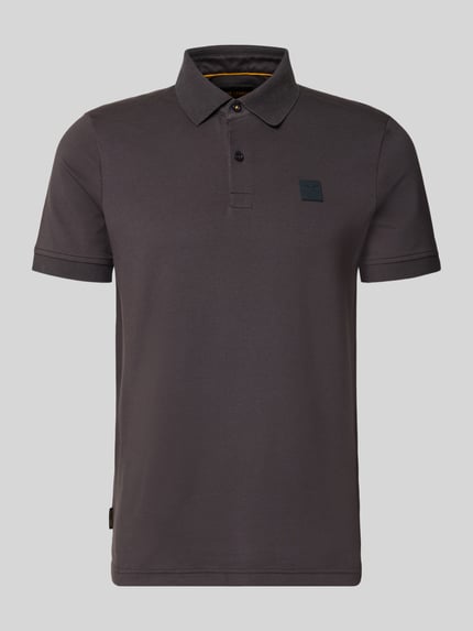 Produktfoto, Slim Fit Poloshirt mit Label-Detail von PME Legend aus Baumwoll-Mix mit Stretch, Knopfleiste, dunkelgrau, glatte Oberfläche.