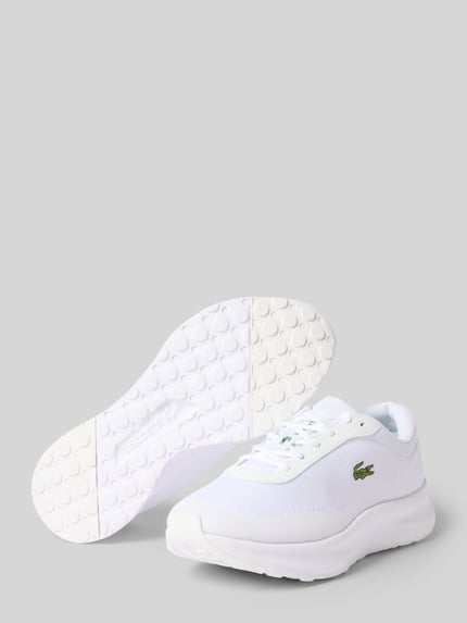 Produktfoto, Low Top Sneaker aus Mesh Modell 'NEO RUN ACE' von Lacoste, biały kolor, zaokrąglony nosek, płaski obcas, logo, strukturyzowana podeszwa, jednolity design