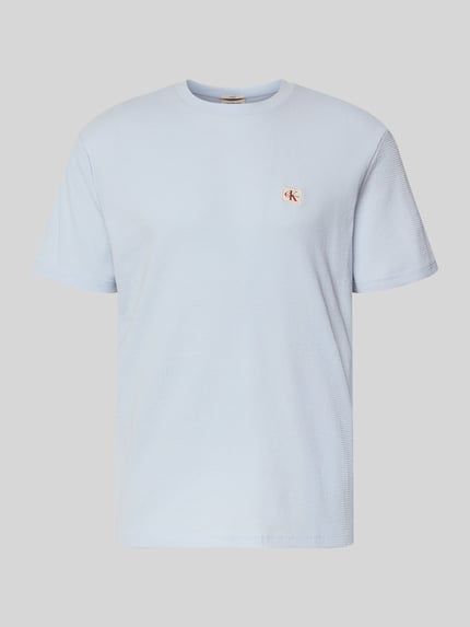 Productfoto, Regular Fit T-Shirt met logo-patch van Calvin Klein Jeans, katoenmix, ronde hals, structuurpatroon, ruglengte maat M 68 cm