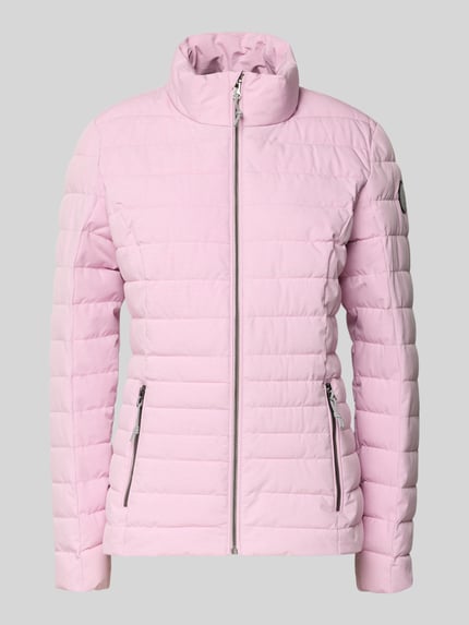 Produktfoto, hellrosa Steppjacke mit Reißverschlusstaschen, Stehkragen, Slim Fit, Modell 'GS 111' von G.I.G.A. DX, strukturierte Oberfläche