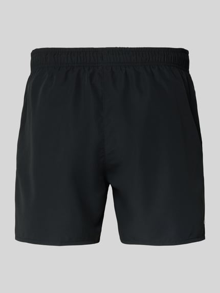 Produktfoto, schwarze Badeshorts mit Logo-Stitching von Lacoste, unifarbene Optik, elastischer Bund, seitliche Taschen, schnelltrocknend