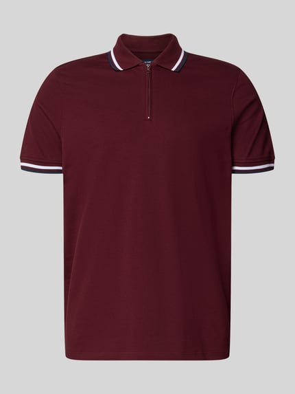 Produktfoto, Slim Fit Poloshirt mit Kontraststreifen und Reißverschluss von MCNEAL aus Baumwoll-Elasthan-Mix, Farbe Bordeaux, Herren, Rückenlänge bei Größe M 73 cm.